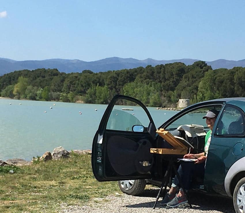 Jennifer painting by the Lac de Jouarres, Homps, Aude, France
